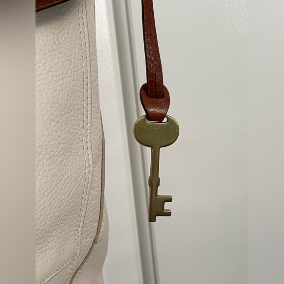 ❌SOLD❌.                Fossil Maya Hobo Vanilla Purse - Picture 10 of 13